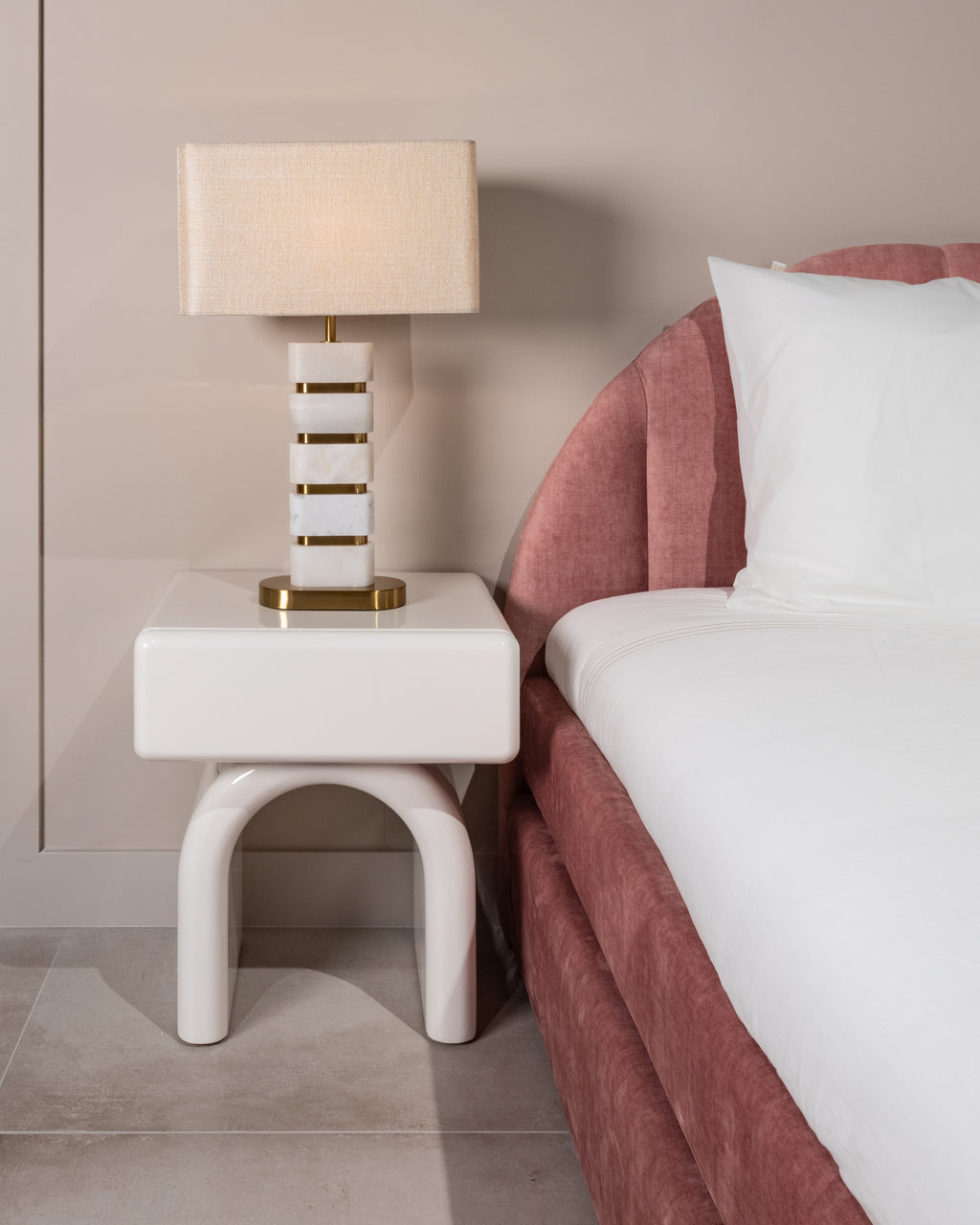 Table de chevet Bennet coconut milk 1-drawer