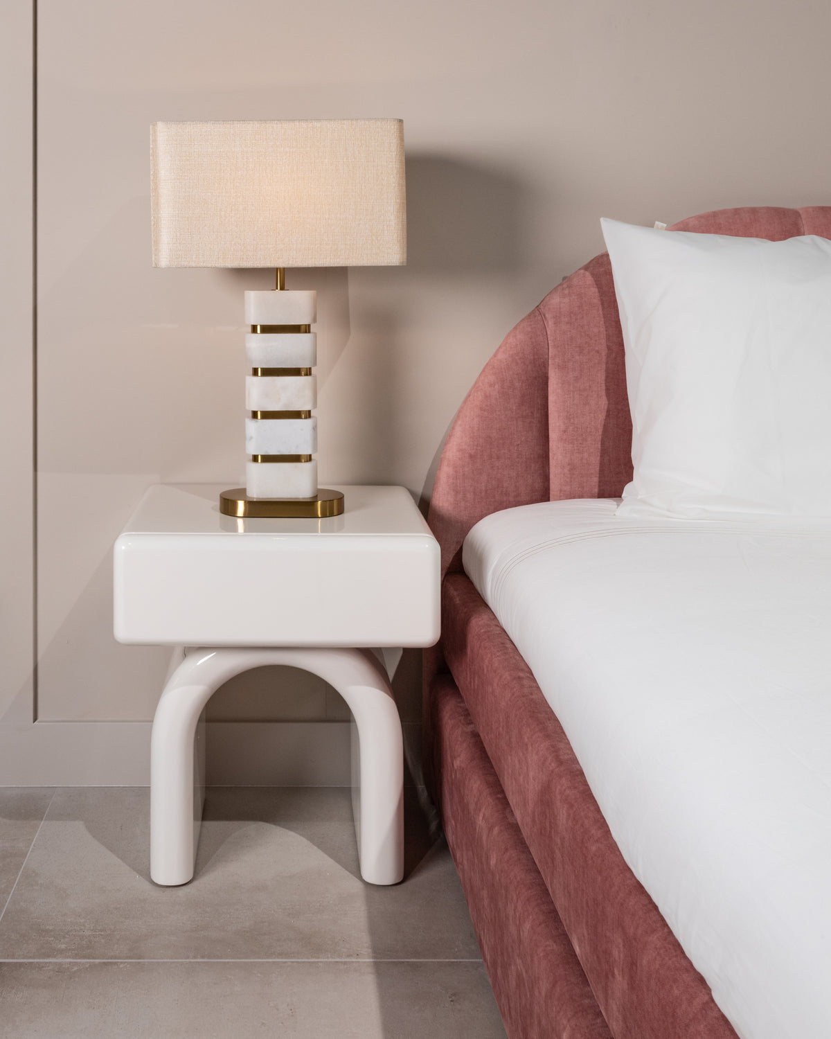 Table de chevet Bennet coconut milk 1-drawer