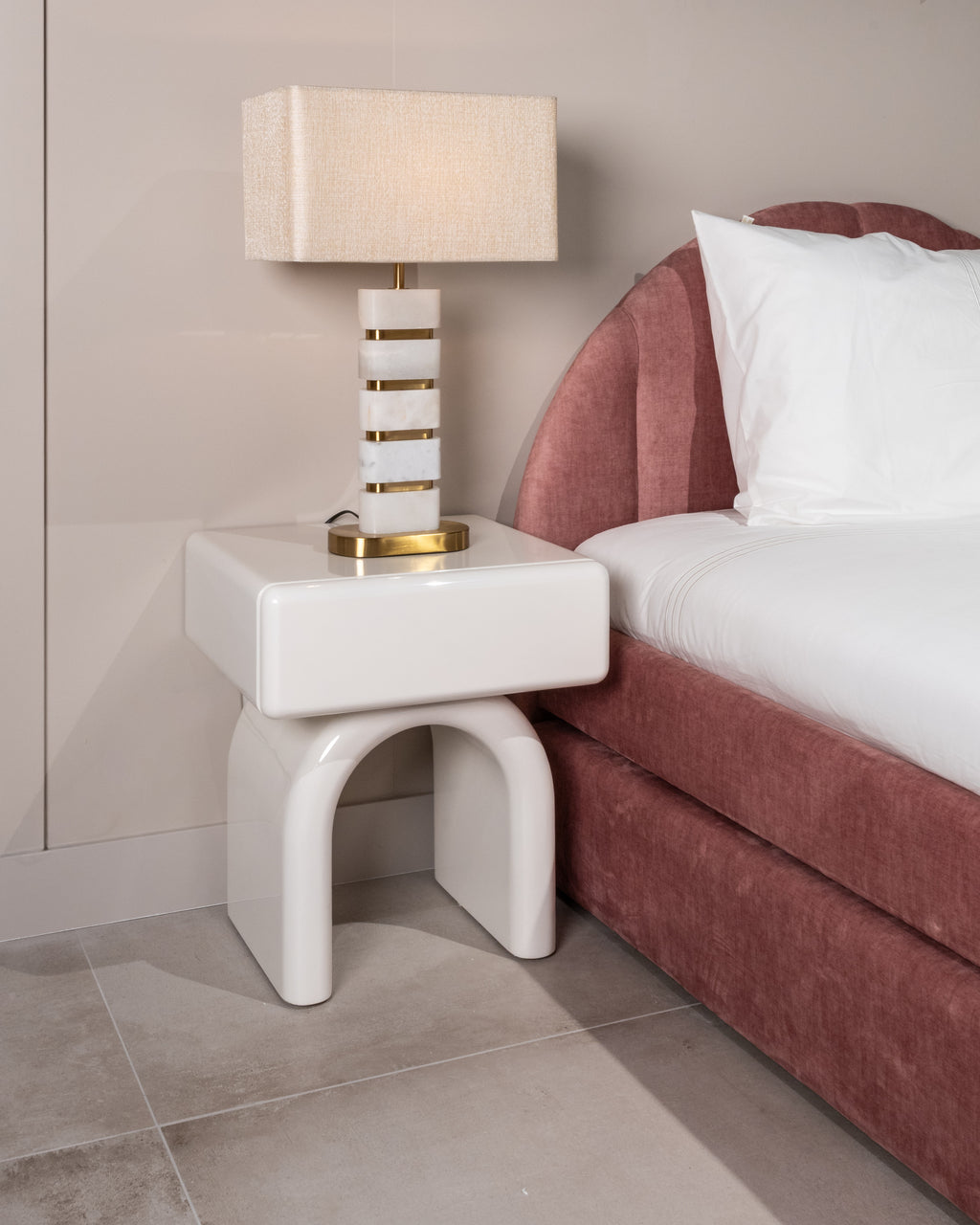 Table de chevet Bennet coconut milk 1-drawer